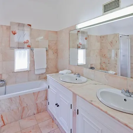 Sleeps 11 Pool Air Con Wifi